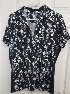 Tail Black and White Floral Short-Sleeve Zip Top